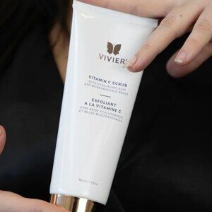 BRAND NEW - SEALED - Vivier Vitamin C Scrub